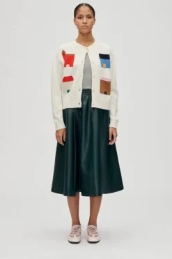 2359 Midweight Wool, Cropped Pocket Cardigansg-aw25-k045-2359*Stine Goya Outlet