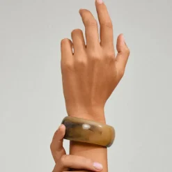 Pilgrim Aase Maxi Bangle Green 262520122< Armbånd