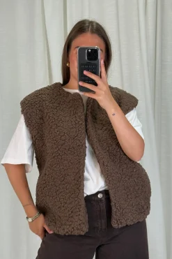 Alicia Vest*A-bee Best