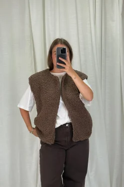 Alicia Vest*A-bee Best