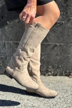 Azura Boot*Bloom Hot