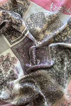 Berit Scarf*A-bee Best