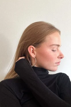 Jane Kønig Big Tied Heart Hoop BTHH-AW25-S< Øreringe