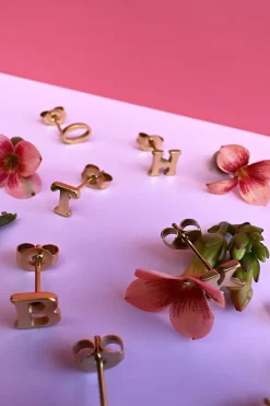 Mellow Moon Bogstav ørestikker< Øreringe