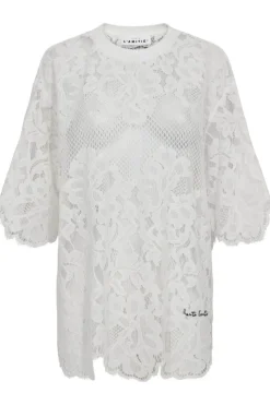 Haute L'Amitié Curvey Lace Hem Tee HL10222< T-Shirts & Toppe