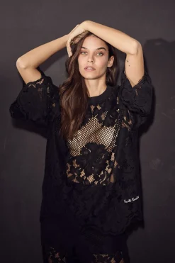 Curvey Lace Hem Tee HL10222*Haute L'Amitié Best