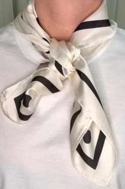 A-bee Elin Scarf< Tørklæder