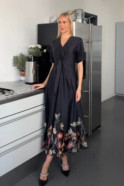 Karmamia Faye Dress 2307< Kjoler