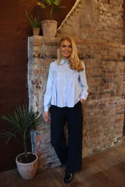 Liberte Fie Ls Frill Shirt 22308< Bluser & Skjorter|Ammevenligt Tøj