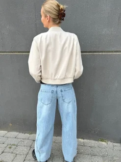 Garwin-Ja1*Sisters Point Hot