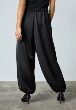 Gewo-Pa1 19617*Sisters Point Hot