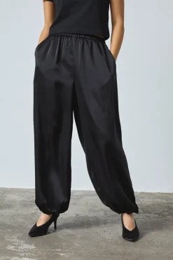 Gewo-Pa1 19617*Sisters Point Hot