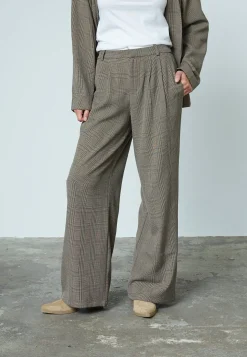 Gira-Pa2 19306*Sisters Point Online