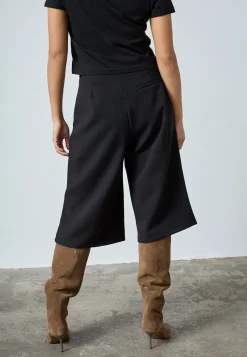 Sisters Point Great-L.Sho2 19708< Shorts