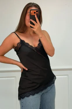 A-bee Ivanka Top< T-Shirts & Toppe