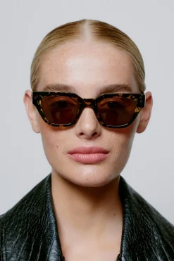 A. Kjærbede Kaws< Solbriller