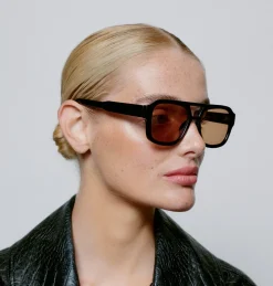 A. Kjærbede Kaya< Solbriller