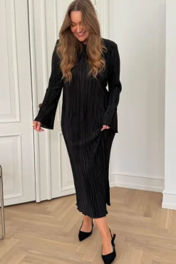 BYIC Kellyic Long Plissé Dress A23287< Kjoler