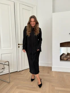 BYIC Kellyic Long Plissé Dress A23287< Kjoler