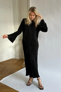 BYIC Kellyic Long Plissé Dress A23287< Kjoler