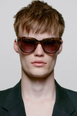 A. Kjærbede Lilly< Solbriller