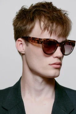 A. Kjærbede Lilly< Solbriller