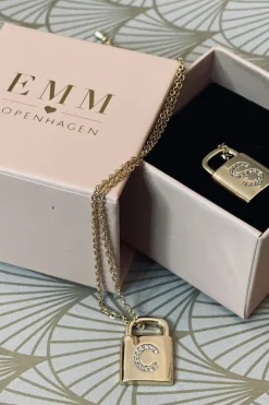 Lock Letters Halskæde*EMM Copenhagen Outlet