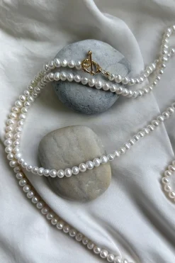 Mellow Moon Long Pearl Necklace Hoop< Halskæder