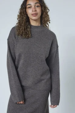 Luca-Pu 19076*Sisters Point Sale