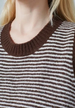 Megi-Ve 19047*Sisters Point Sale