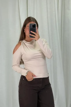 Melinda Blouse*A-bee Best