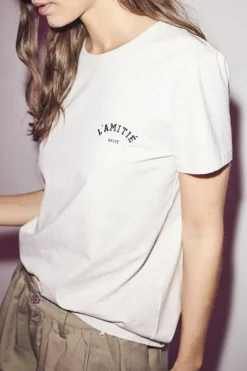 Haute L'Amitié Mini Curve Logo Tee HL10097< T-Shirts & Toppe