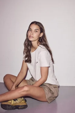 Haute L'Amitié Mini Curve Logo Tee HL10097< T-Shirts & Toppe