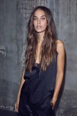 Haute L'Amitié Naomi Asym Lingerie Top HL10545< T-Shirts & Toppe