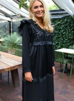 Liberte Nor Ls Frill Dress 22266< Kjoler