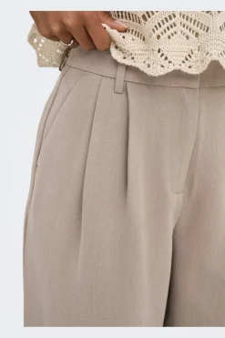 Onlhattie Pleat Str Pant Tlr*Only Outlet