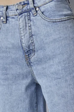 Owi-W.Je15 18367*Sisters Point Hot