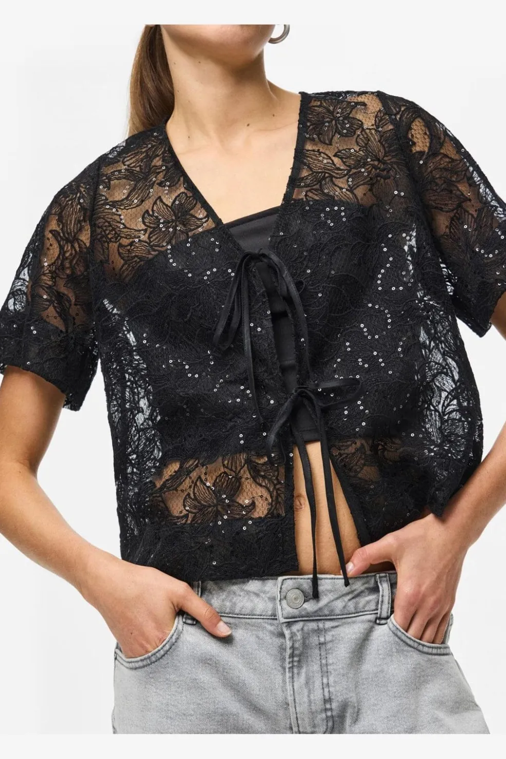 Pieces Pclouise 2/4 V-Neck Tie Top< Sæt 🛍️|T-Shirts & Toppe