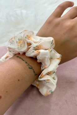 Scarlett Scrunchie*A-bee