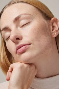 Enamel Copenhagen Studs, Ivory< Øreringe