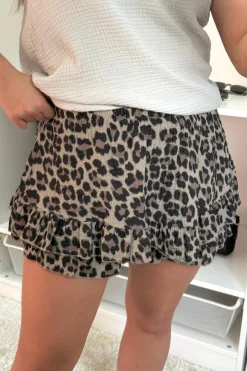 Thora Shorts*A-bee Hot