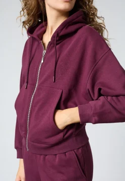 Vemia-Hood 19157*Sisters Point Sale