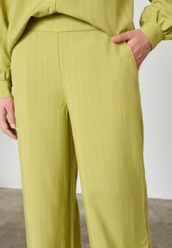 Verina-Pa6 19503*Sisters Point Hot