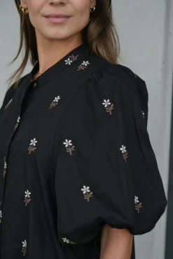 Neo Noir Veronica Flower Emb Dress 166846< Kjoler