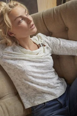 Vieda-Ls 19154*Sisters Point Hot