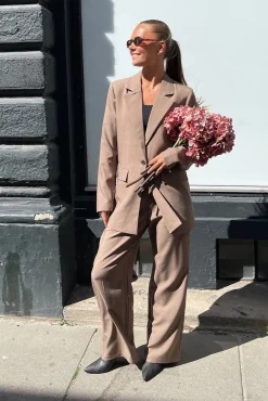 Viksa-Pa 19164*Sisters Point Hot