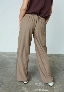 Viksa-Pa 19164*Sisters Point Hot