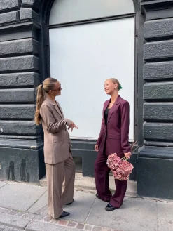 Viksa-Pa 19164*Sisters Point Hot