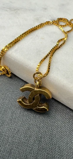 Preloved Vintageline x Molly&My Vintage Chanel CC Vedhæng 2< Halskæder