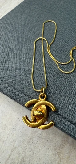 Preloved Vintageline x Molly&My Vintage Chanel CC Vedhæng 1< Halskæder